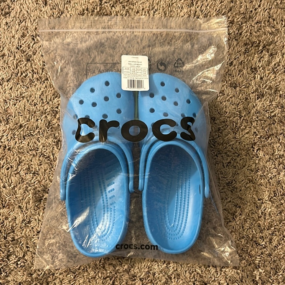 NWT Venetian Blue Crocs